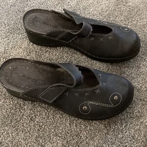 Black Slip-On Clogs with Stitch Detail